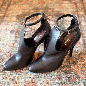 GUCCI Black Leather Ankle Strap Pumps | EU 39 (US 8.5–9) | Classic Heel